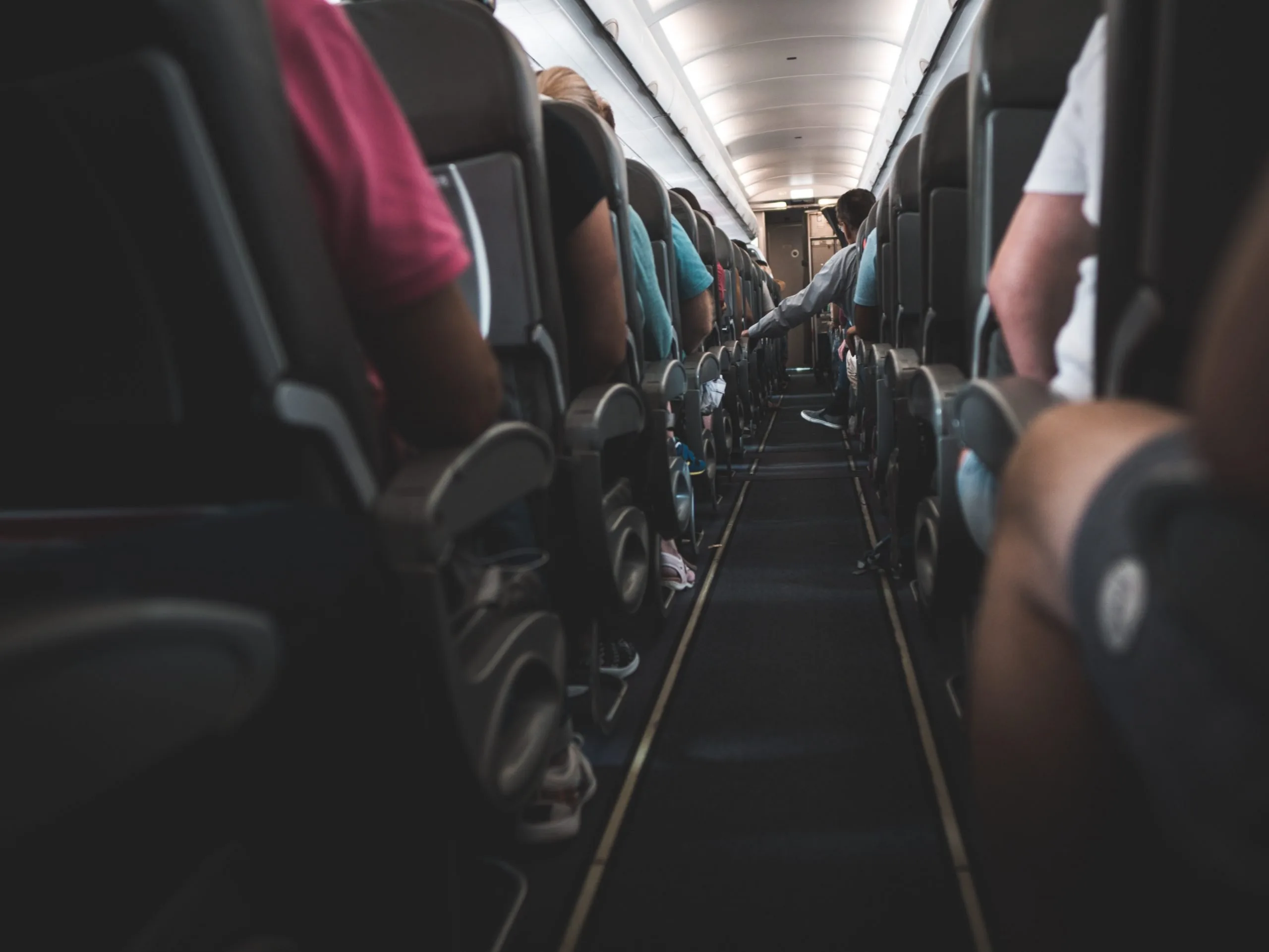 7 Tips for Staying Healthy on Long Flights