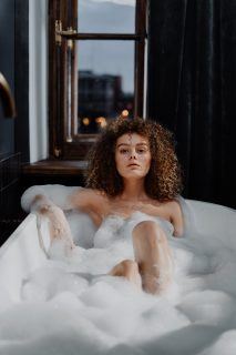 bath I woman