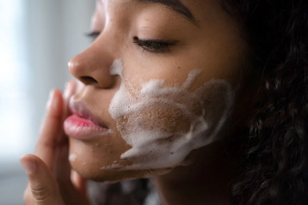 Get Crystal Clear Skin with a Mild Cleanser in Your Skincare Routine